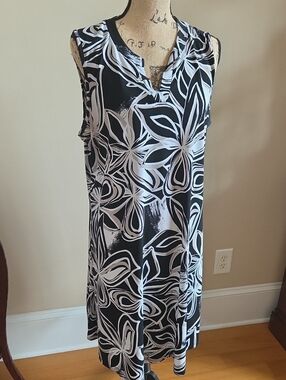 Chico's Black and White Floral Sleeveless Dress